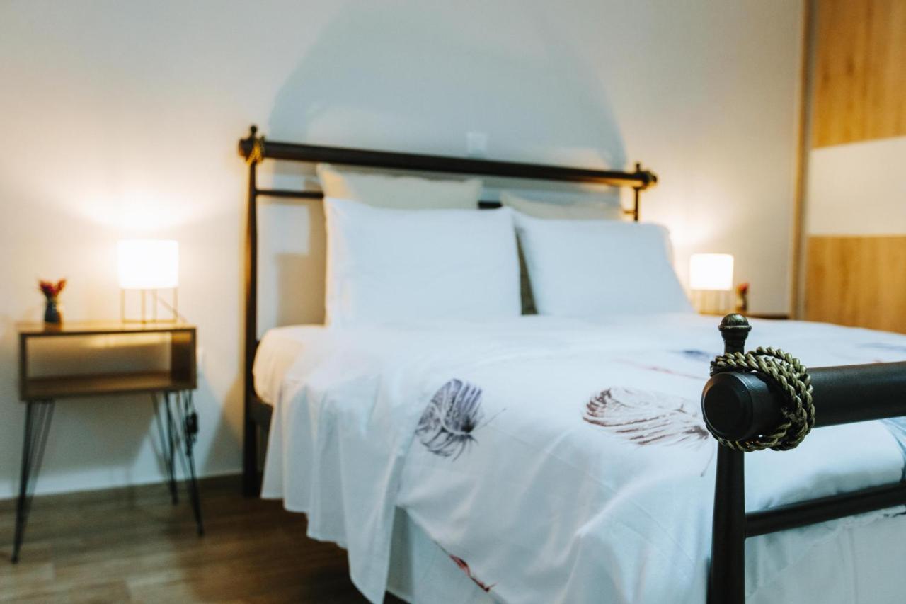 Hermes Apartment